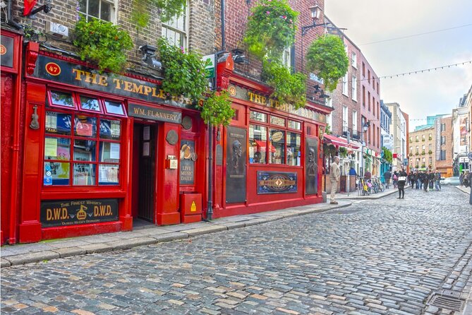 Cupid’s Trail: Romantic Puzzle Quest in Dublin - Starting at Fusiliers’ Arch in St Stephen’s Green