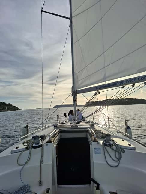 Dubrovnik:Romantic Private Sunset Tour to Old Town& Elafitiy - Captain Dragan and the tone of the evening
