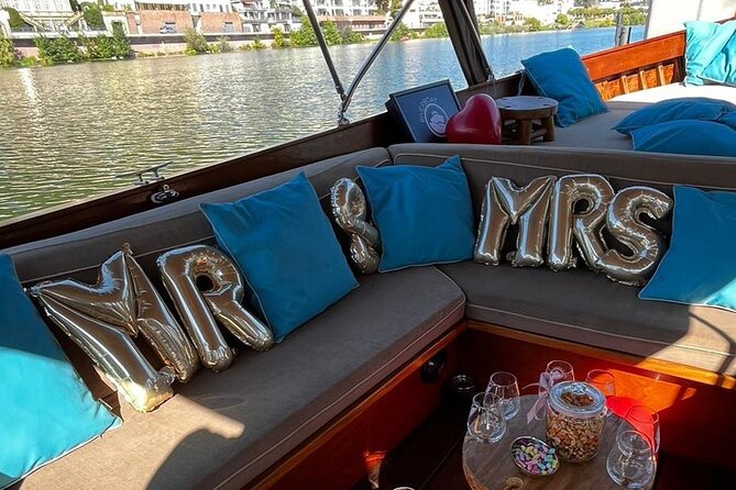 Exclusive private boat trip for couples in Heidelberg - A close look at Heidelberg’s Love Island