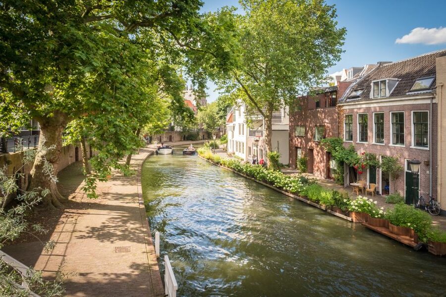 Explore Gems of Utrecht Walking Tour for Couples - The Pandhof van de Dom, a quiet 25-minute pause