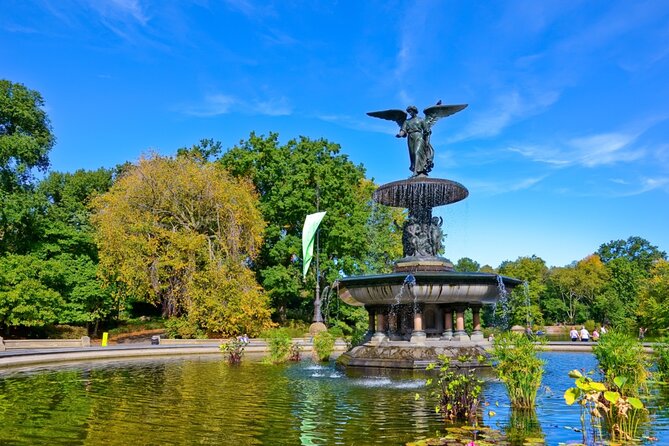 Falling in Love in NYC: Self-Guided Romantic Story Walk - The Apthorp, Beacon Theatre, and Cafe Luxembourg