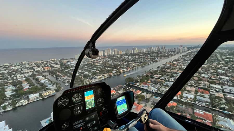 Fort Lauderdale : Romantic Champagne Helicopter Flight Tour - Choosing daylight, sunset, or city lights