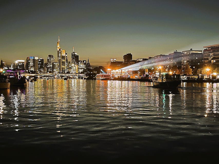 Frankfurt: Private Romantic Skyline Boat Tour - Starting at Städel Museum on Schaumainkai