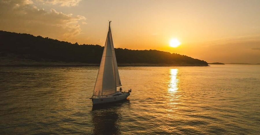 From Valletta: Romantic Sunset Cruise on a Sailing Yacht - Setting off from Marina di Valletta