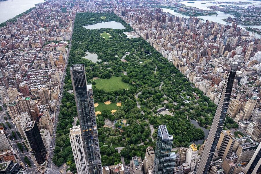 From Westchester: NYC Private Helicopter Tour for Couples - The safety briefing and Robinson R44 flight