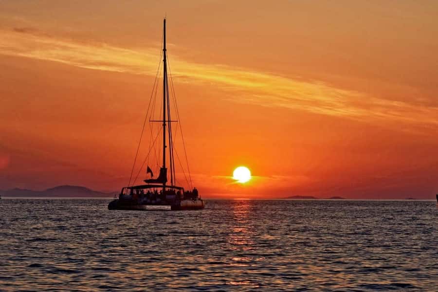 Grand Bay: Honeymoon/Lovers Sunset Tour with Romantic Dinner - The sunset cruise toward the North Islands