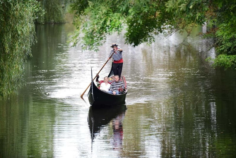Hamburg Alster Lake romantic Tour in a Real Venetian Gondola - FAQ