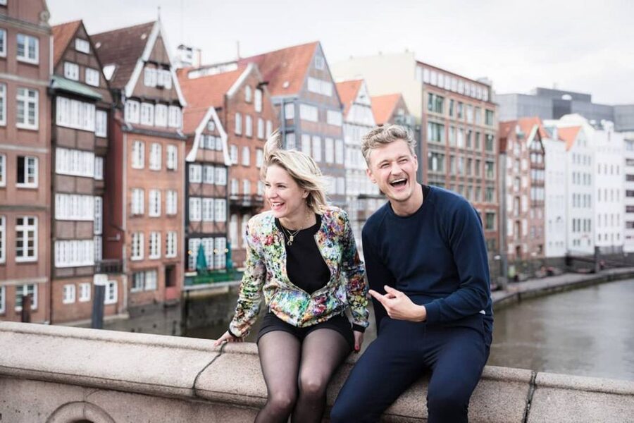 Hamburg: Private Couples' Photoshoot and Walking Tour - Starting at Jungfernstieg or Beatles-Platz