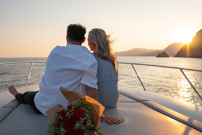 He said yes! Marriage Proposal at Sunset - Why the private format is worth considering