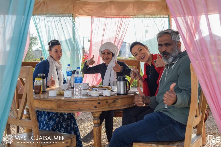 Jaisalmer: Romantic Night with Luxury Desert Camping - From Jaisalmer streets to the Thar Desert