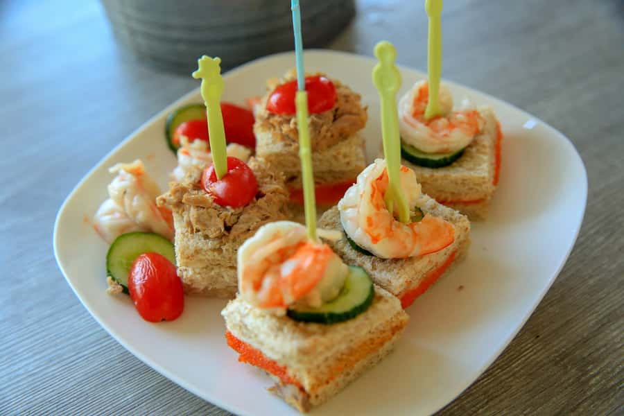 Khao Lak: Cheow Lan Lake Romantic Sunset Cruise with Drinks - Swimming, tapas, and sparkling wine on the lake