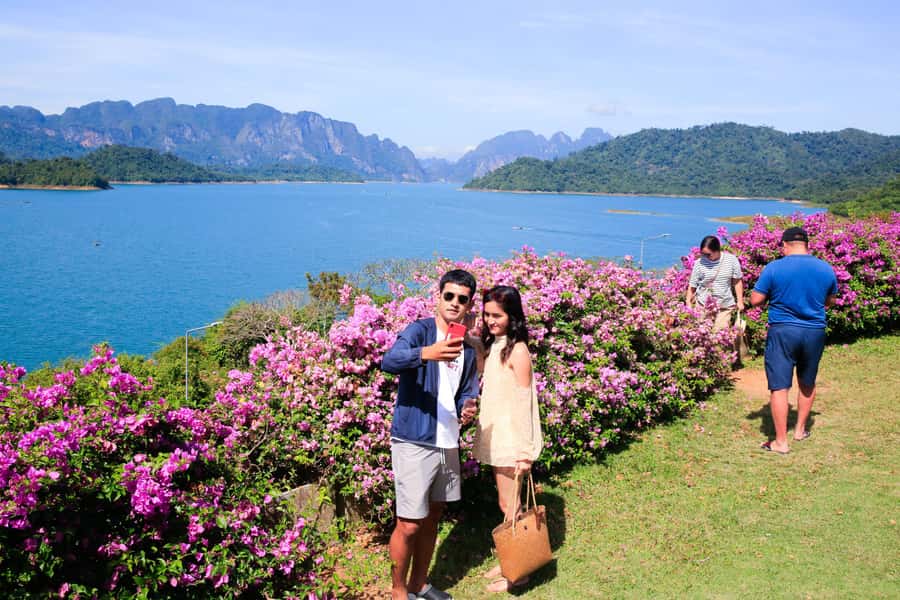 Khao Lak: Cheow Lan Lake Romantic Sunset Cruise with Drinks - The wildlife search before sunset