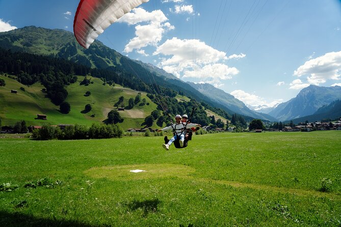 KLOSTERS: Paragliding For 2 - Couples (Video &Photos Incl.) - Safety practice before you leave the slope