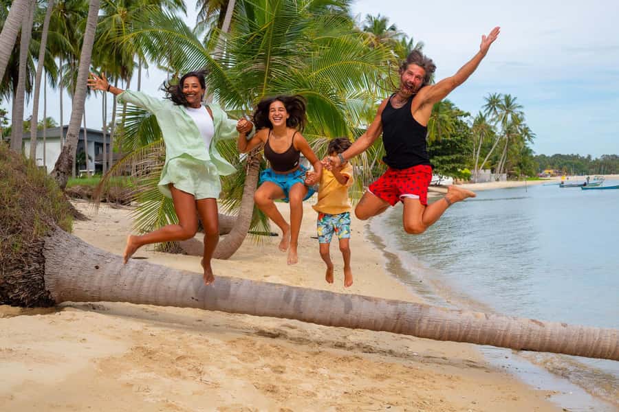 Koh Samui: Private Photoshoot for Couples & Families - The photographer’s approach and the most praised details