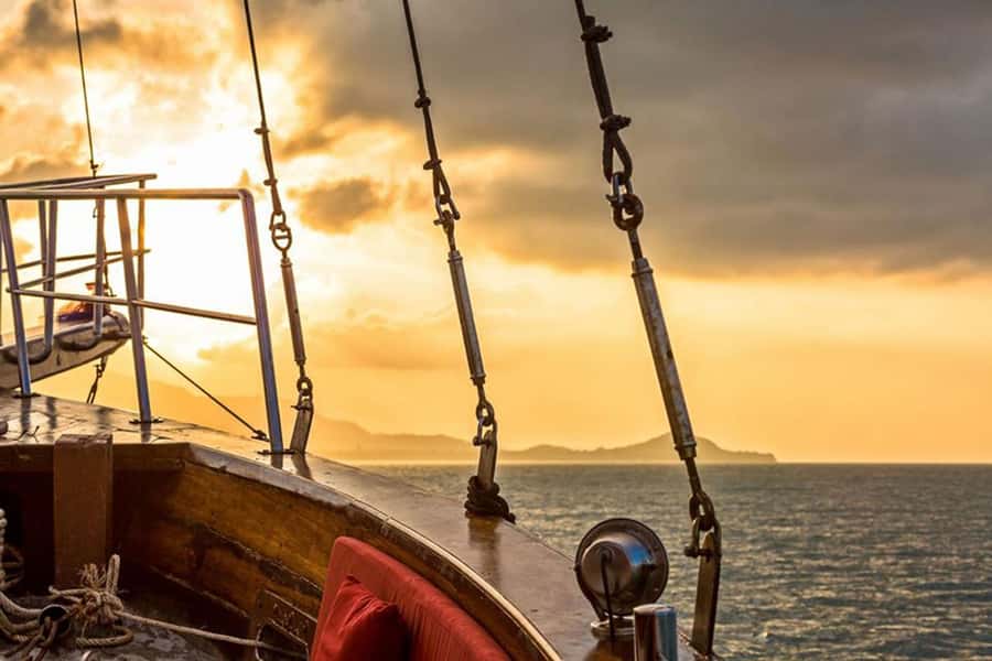 Koh Samui: Red Baron Romantic Sunset Dinner Cruise - Sunset from a traditional Chinese sailboat