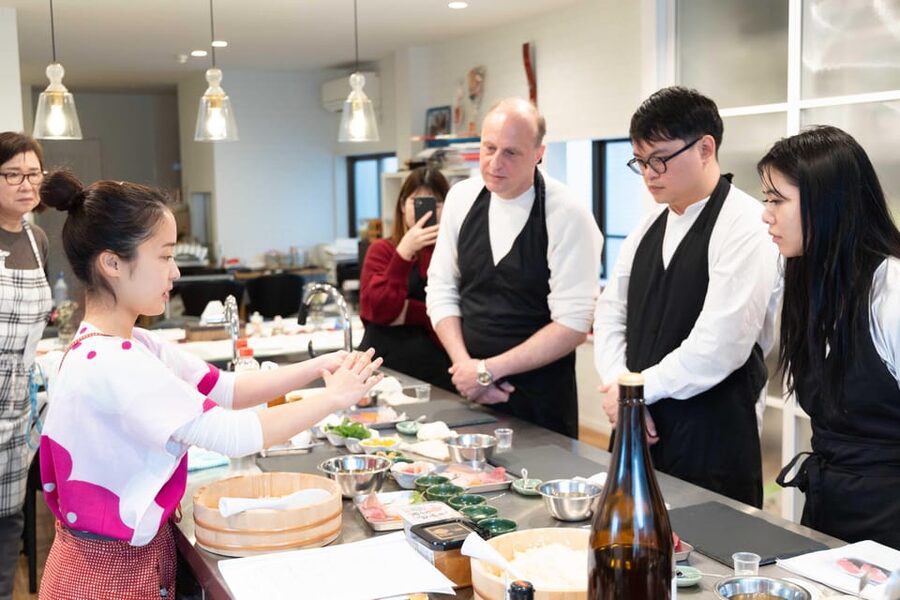 Kyoto: Enjoy Sushi & Market Tour! Best for Family & Couple! - Comparing dashi and making miso soup