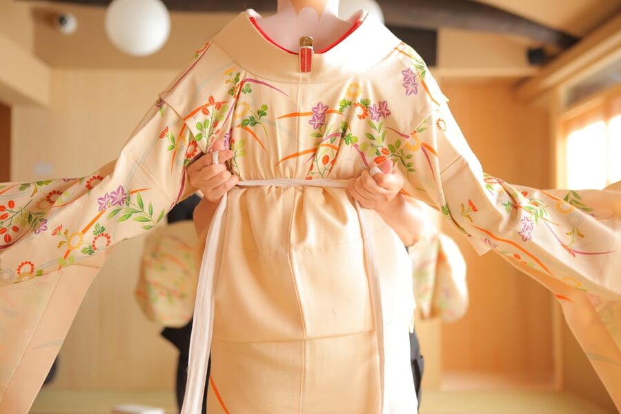 Kyoto kiyomizu Temple : Maiko and Samurai Couple Photoshoot - Reaching the studio from Kiyomizu-michi