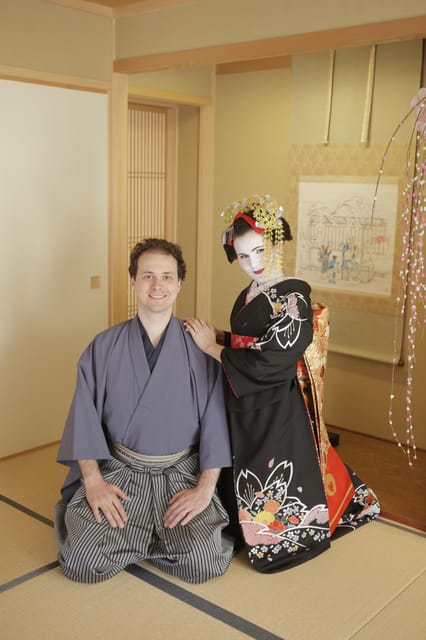 Kyoto kiyomizu Temple : Maiko and Samurai Couple Photoshoot - Hair, makeup, and the transformation process