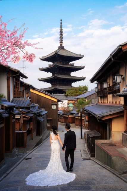 Kyoto: Private romantic photoshoot for couples - The 45-minute route through Kyoto