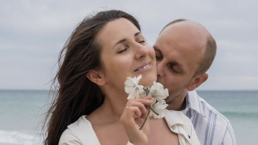 Lagos: Photoshoot for couple - Choosing clothes that work on the beach