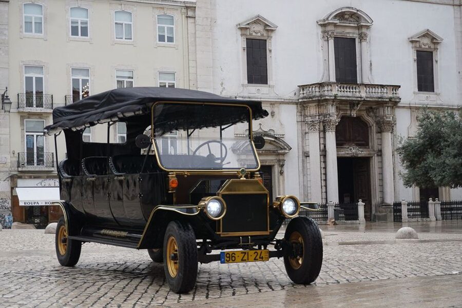 Lisbon: Vintage vehicle replica Romantic Private Tour - Who will enjoy this Lisbon tour most