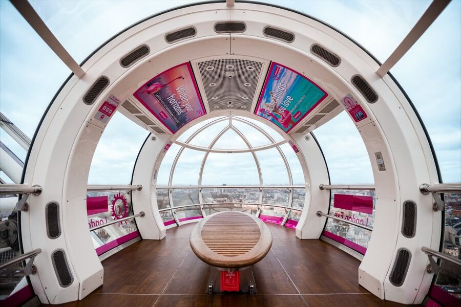 London Eye Private Capsule Experience for Couples or Groups - The couple’s choice: Cupid’s Capsule