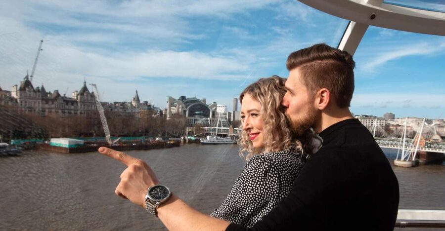 London Eye Private Capsule Experience for Couples or Groups - Fast-track entry at the South Bank meeting point