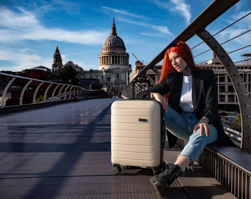 London: Private travel vacation photoshoot -Romantic Special - Who will get the most from this session