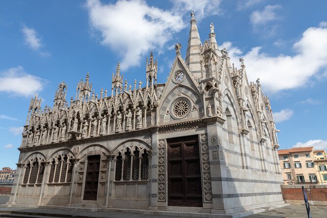 Love in Pisa: Self-Guided Romantic Puzzle Adventure - Piazza delle Vettovaglie and Piazza dei Cavalieri