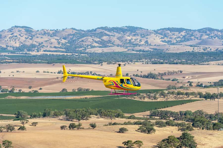 Lyndoch: Barossa Valley Helicopter Flight & Romantic Picnic - The private landing in Hoffnungsthal Valley