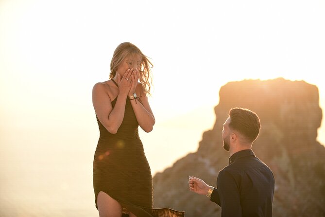 Magical Proposal Photoshoot In Santorini - Key points at a glance