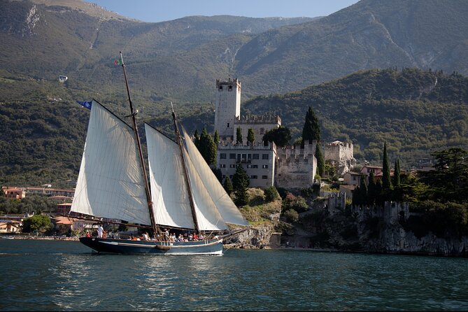 Malcesine: Sunset Romantic Cruise - Wine, atmosphere, and the missing dinner