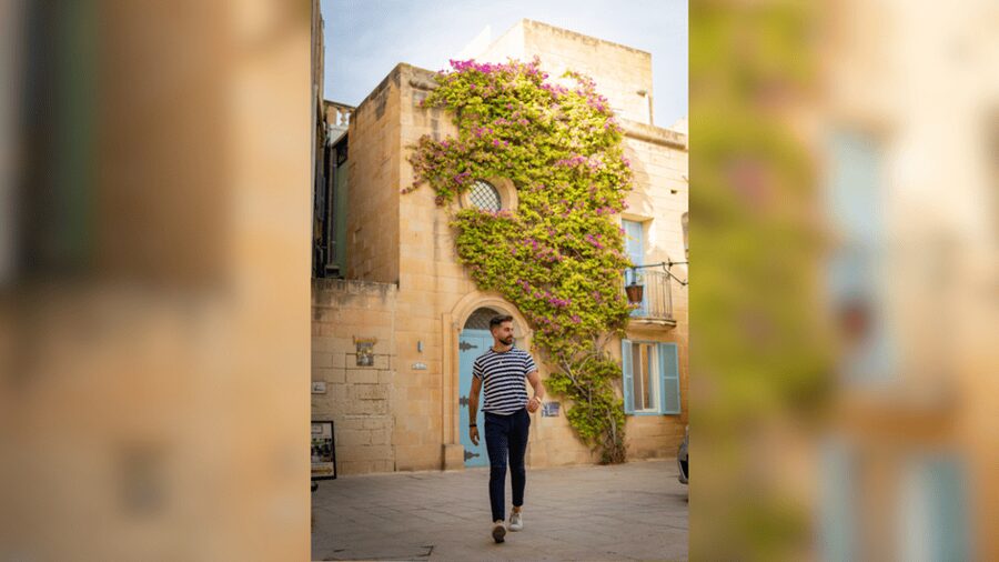 Malta: Romantic Couples Photoshoot - Choosing Mdina, Valletta, or a beach