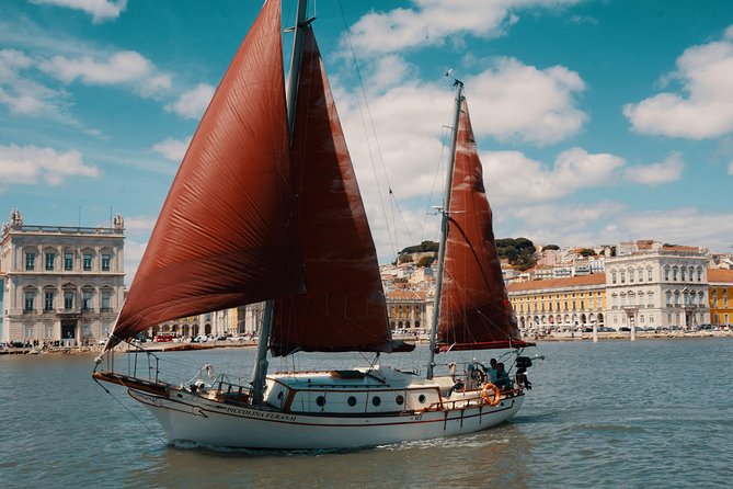 Marriage proposal on a Vintage Sailboat - Cacilhas, Praça do Comércio, and the return
