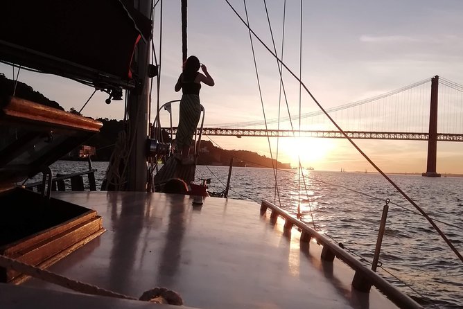 Marriage proposal on a Vintage Sailboat - Starting at Santo Amaro Dock