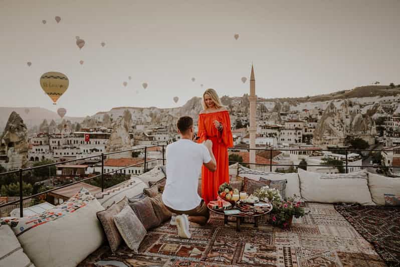 Marriage Proposal Surprise & Engagement in Cappadocia - Planning the surprise with the English-speaking team
