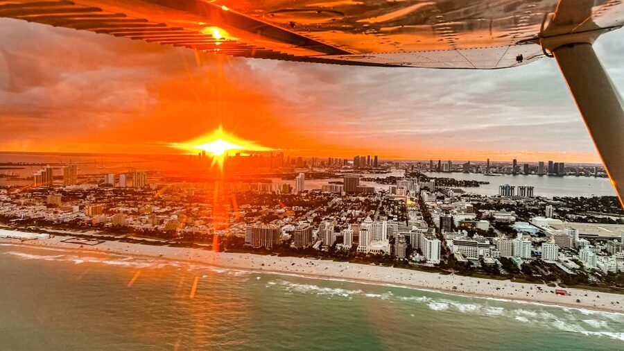Miami Beach: Romantic Sunset Flight with Champagne - Miami Seaquarium, Virginia Key, and Bill Baggs Cape Florida