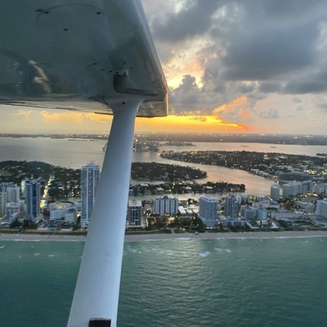 Miami: Romantic 1-Hour Private Flight Tour with Champagne - What the flight feels like in practice