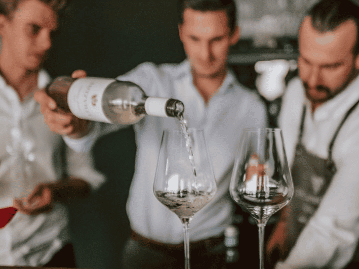 Munich: Romantic Wine Experience for Two at Viktualienmarkt - The staff and service experience