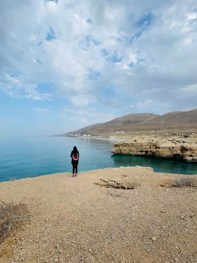 Muscat: Wadi Shab, Romantic Cave and Sinkhole Full-day Trip - Bimmah Sinkhole gives the day a second act