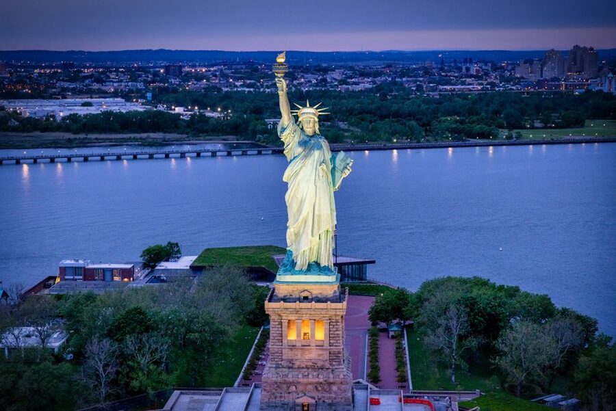 New York City: Romantic Helicopter Proposal - Sunset or night: choosing the right mood