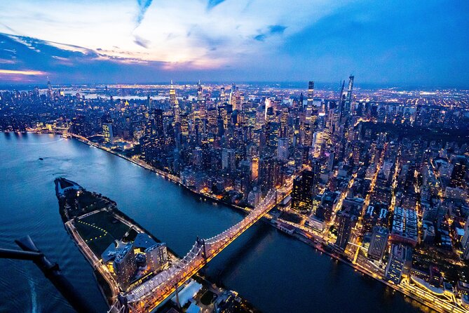 NYC Helicopter Proposal Tour with Photos and Champagne - The helicopter flight and skyline views