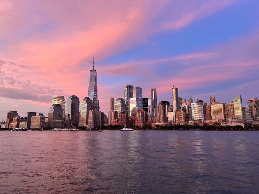 NYC: Romantic Valentine's Day Champagne Cruise - A 1920s-style yacht instead of a standard harbor boat