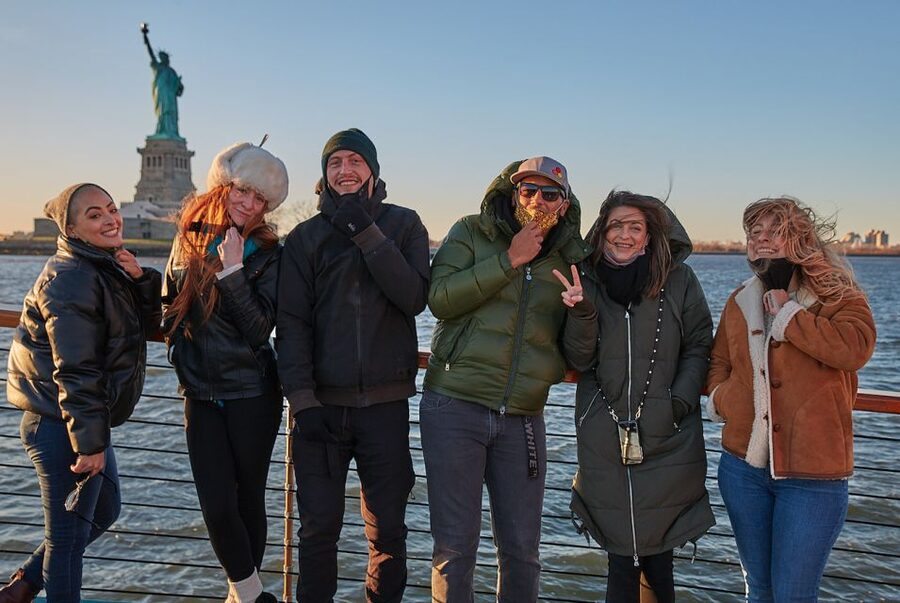 NYC: Romantic Valentine's Day Champagne Cruise - Four sparkling wines and a light plate