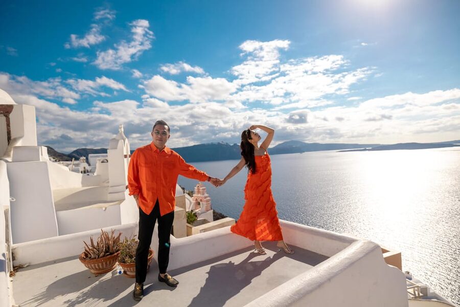 Oia: Couple photoshoot with 30 edited Photos - Who should book this experience