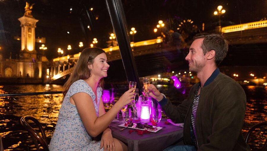 Paris: Bastille Day Dinner Cruise on the Seine River - Why a Seine dinner cruise works in Paris