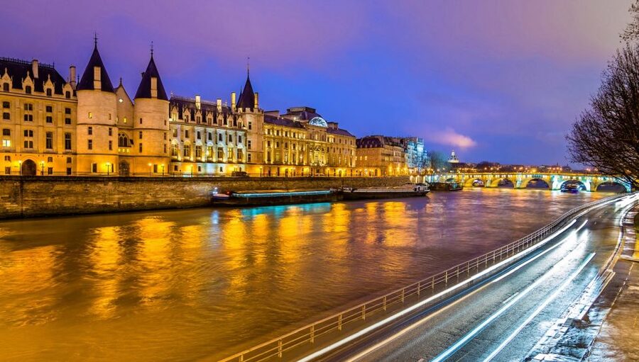 Paris: Bastille Day Dinner Cruise on the Seine River - Finding the boat beside the Musée d’Orsay