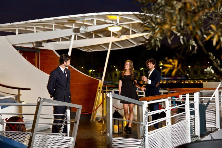 Paris: Bastille Day Dinner Cruise on the Seine River - The main course while Paris slips past