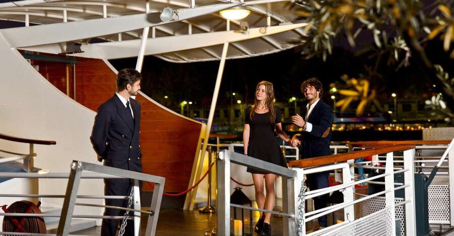 Paris: Bastille Day Dinner Cruise on the Seine River - The first course: Champagne and foie gras