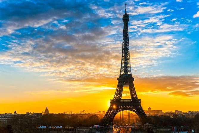 Paris Engagement Proposal Private Walking Tour with Professional Photographer - Why this proposal format works in Paris